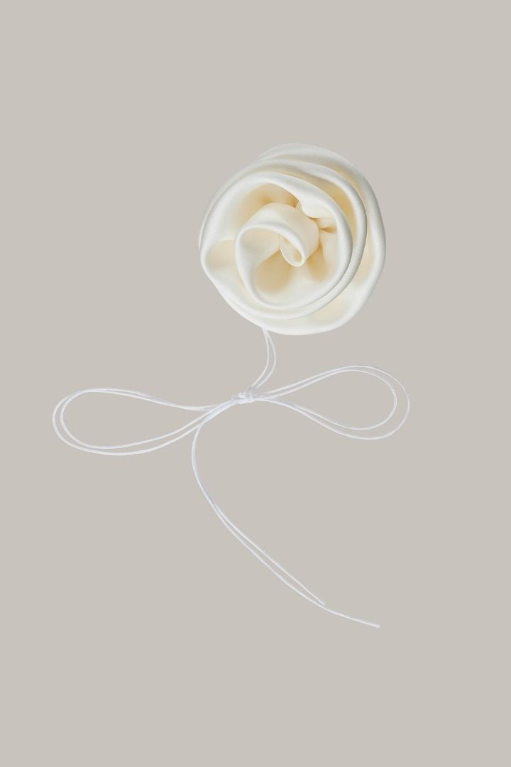 Her White Rose Chocker