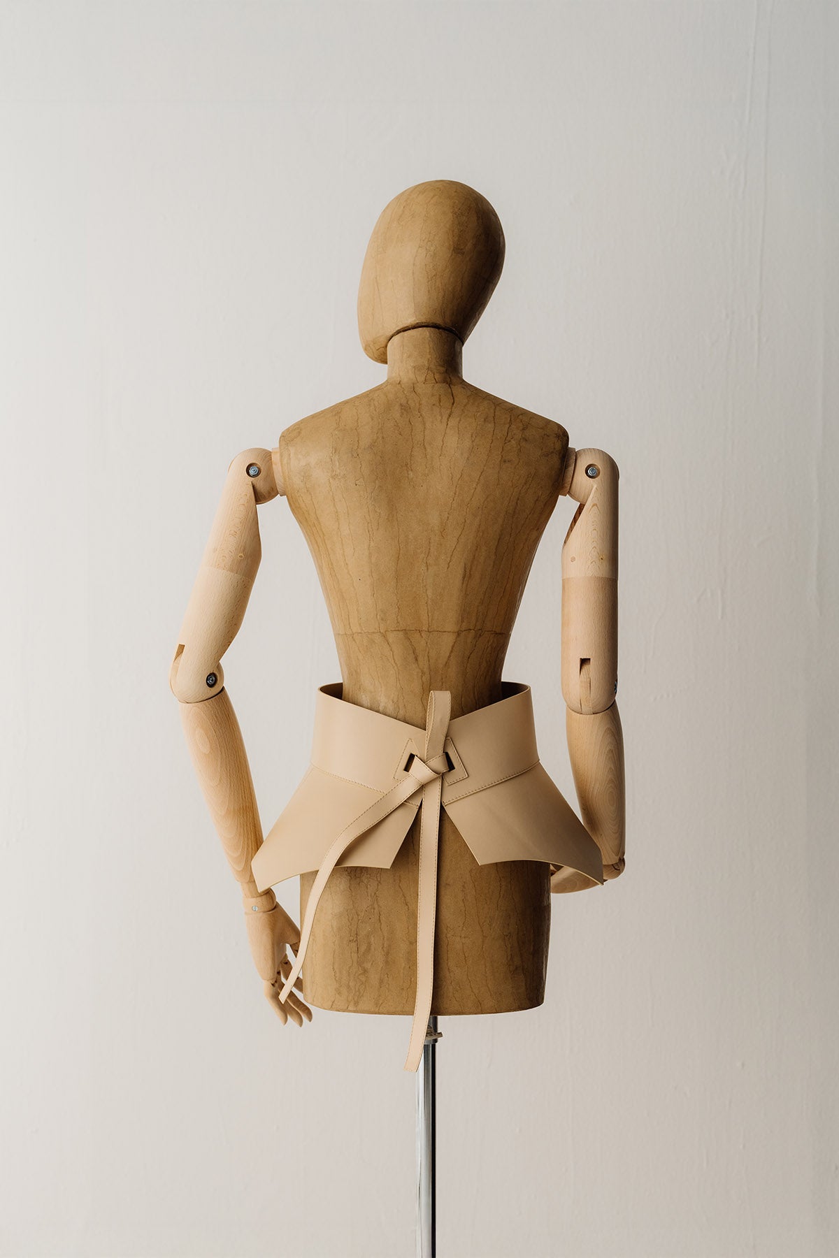 Her Beige Leather Cincher