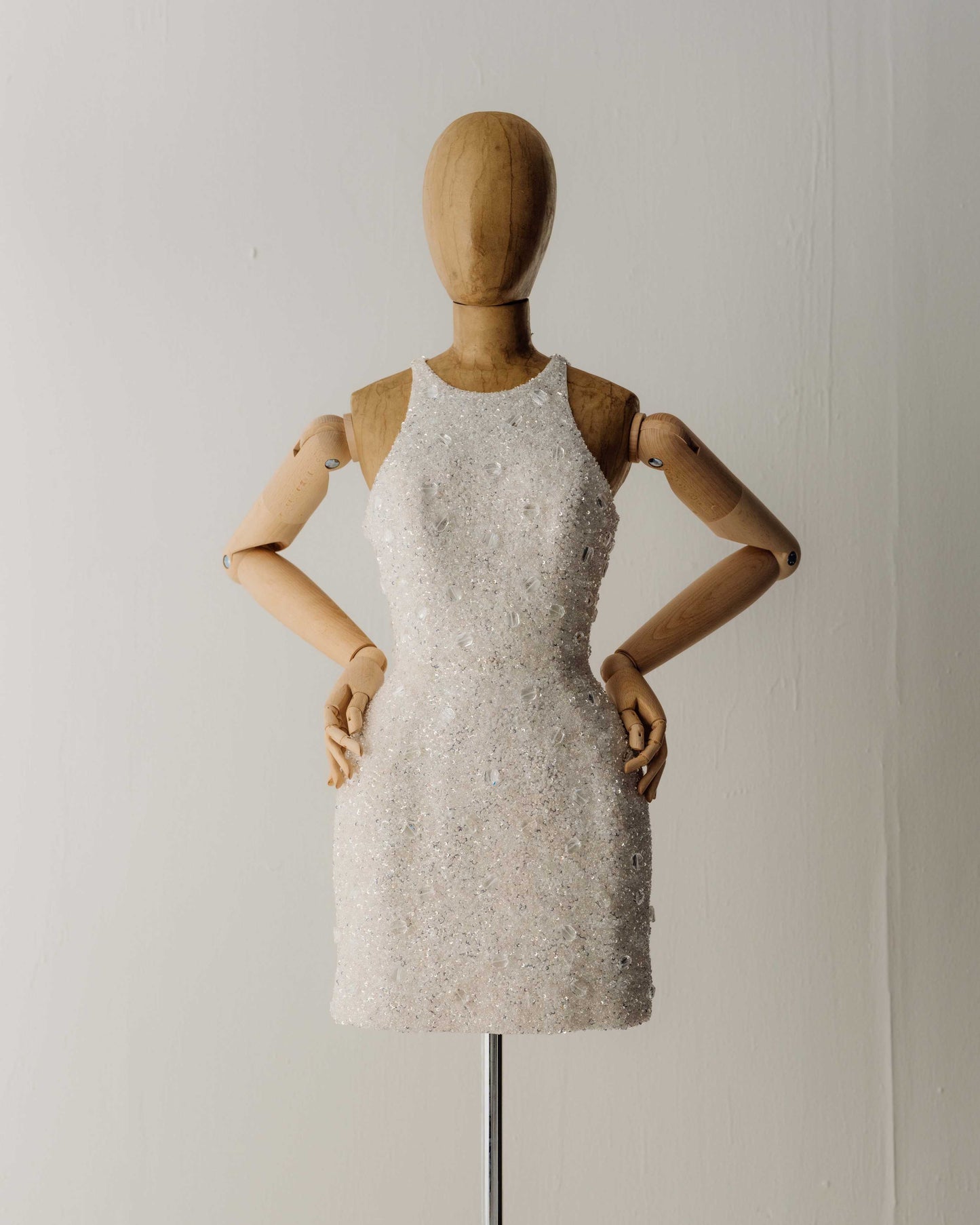 Her Sculpture White Corsage Crystal Embroidered