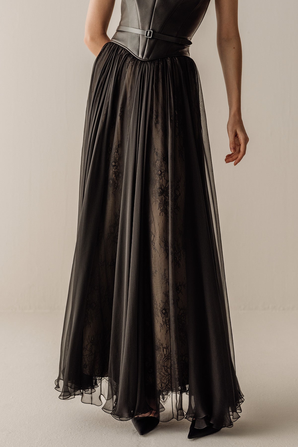 Her Full Fine Skirt With Black Lace