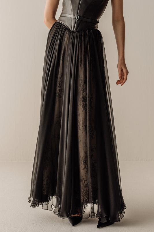 Her Full Fine Skirt With Black Lace